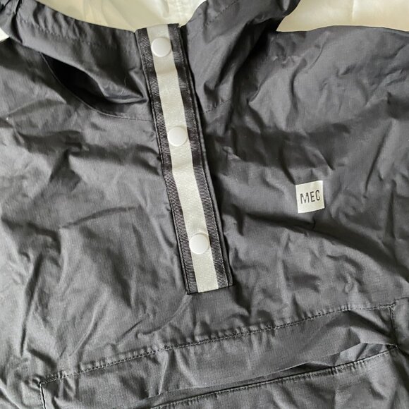 MEC Black Caught in the Rain Packable Poncho - Picture 10 of 16